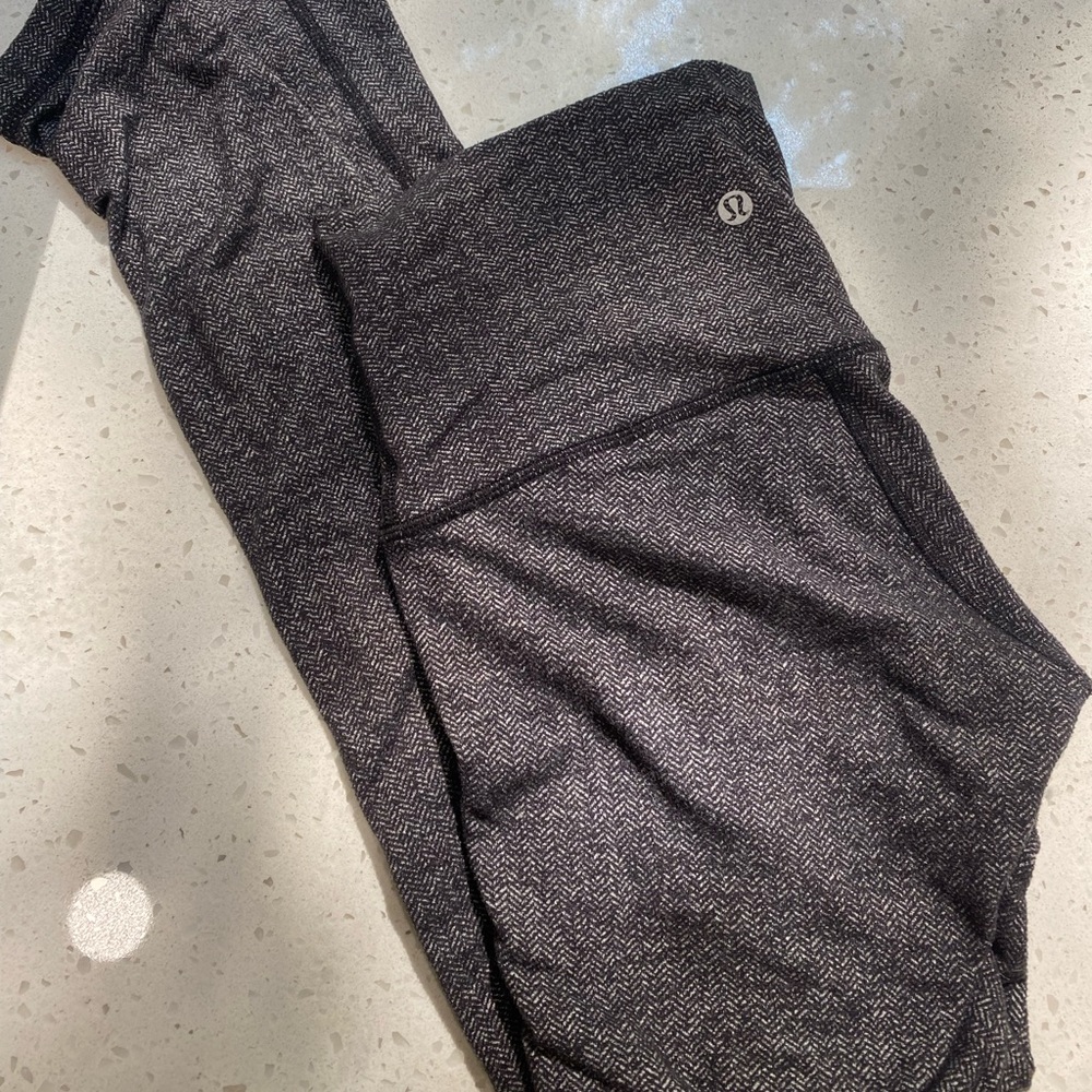 Grey/black lulu leggings